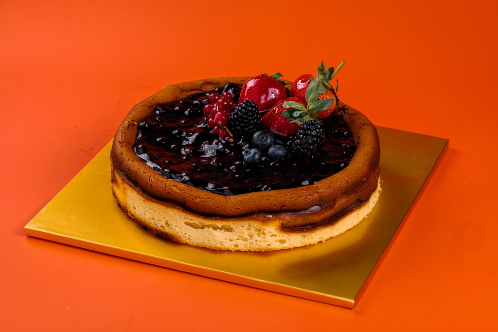 SAN SEBASTIAN BLUBERRY CHEESE CAKE