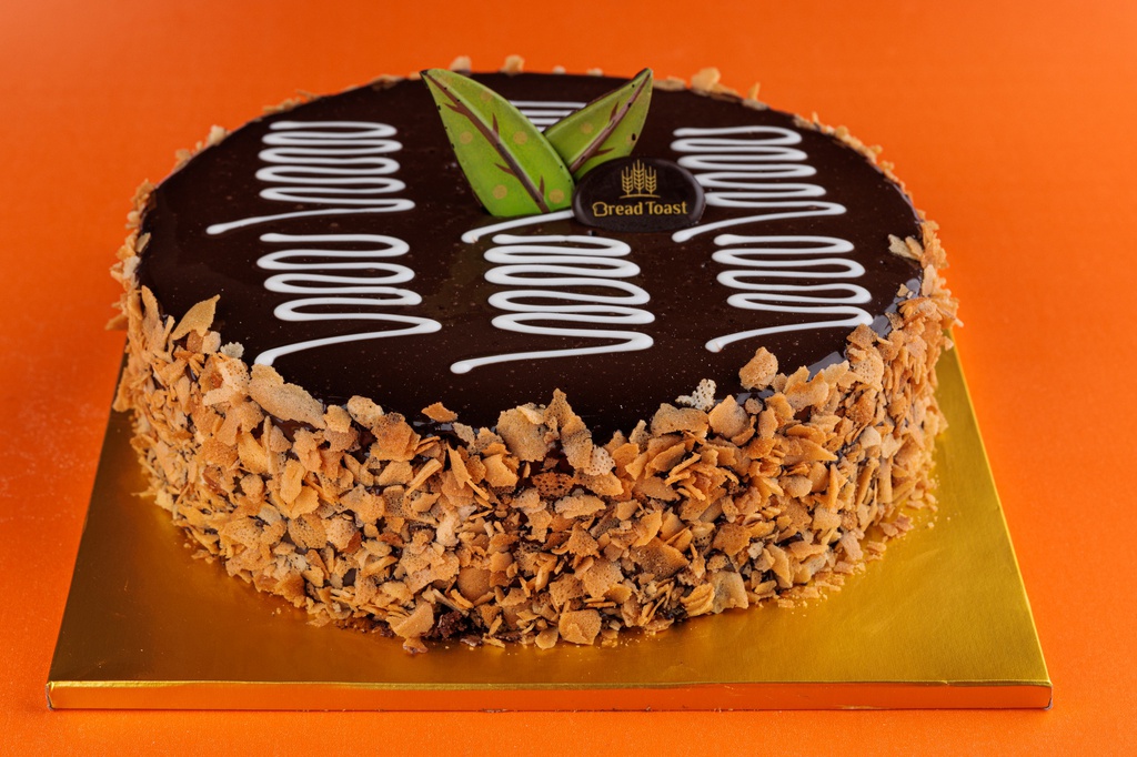 SIGNATURE CHOCOLATE CRUNCHY CAKE