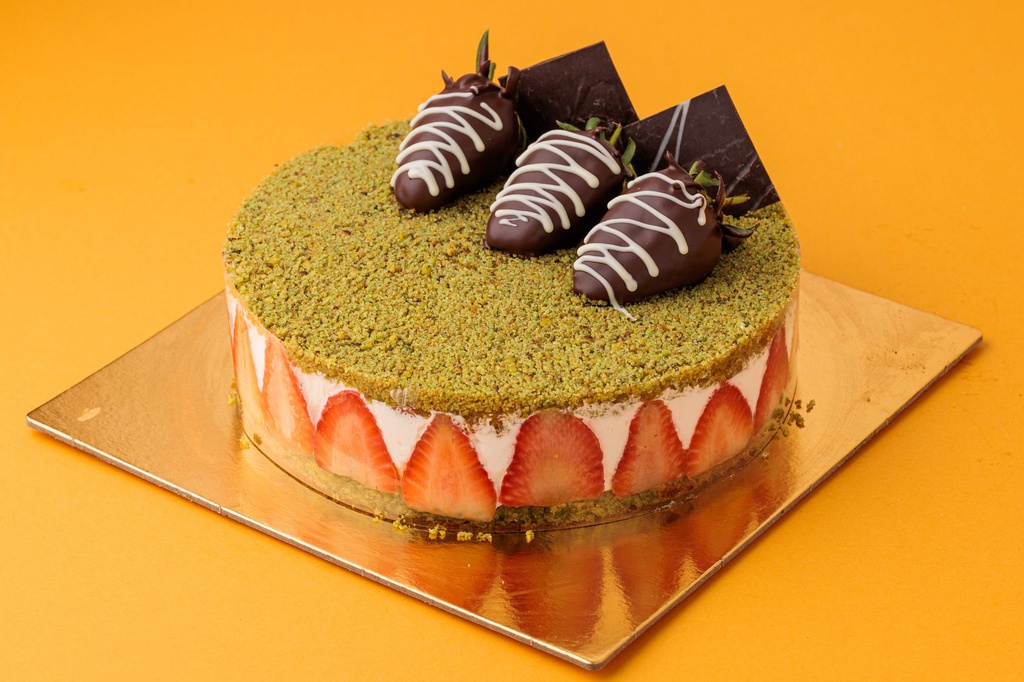 PISTACHIO STRAWBERRY CHEESE CAKE