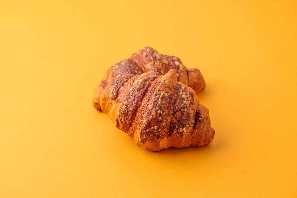 P-BUTTER CHEESE CROISSANT LARGE