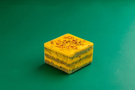 [50184779] PISTACHIO SAFFRON CAKE SLICE 