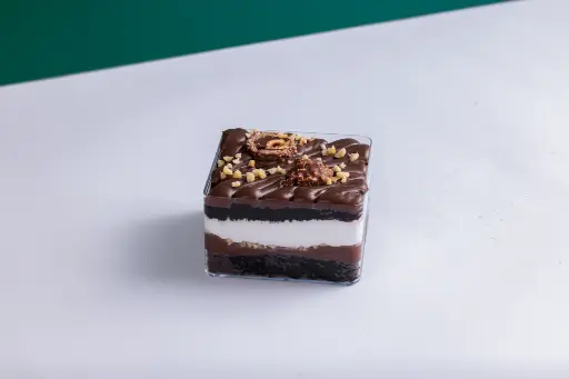 [50184780] FERRERO ROCHER SLICE CAKE 